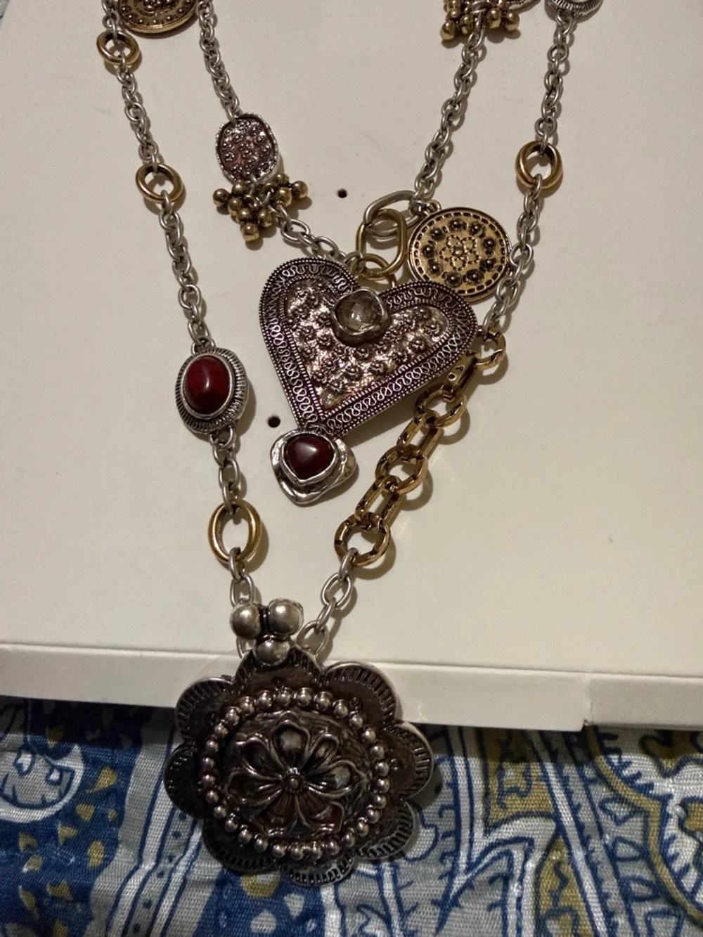 Layered Heart and Floral Pendant Necklace in Gold and Silver - Picture 4 of 5